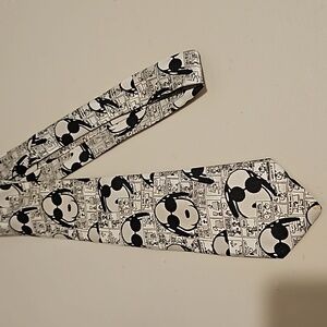 Vintage Snoopy tie - Fun to wear, black and white. Such a cool tie.